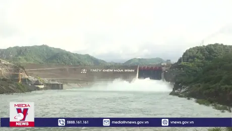 Hồ thủy điện Hòa Bình mở cửa xả đáy thứ 2