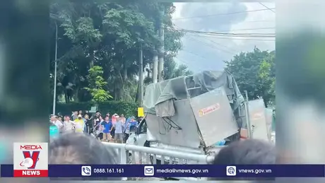 Hà Nội Ô tô va chạm xe máy làm nhiều người tử vong