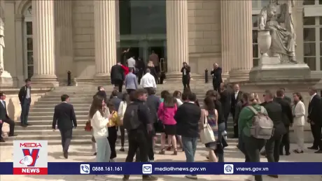 Chính trường Pháp chia rẽ trong cuộc tìm kiếm Thủ tướng mới