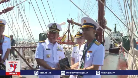 Tàu buồm Hải quân Việt Nam đến Indonesia