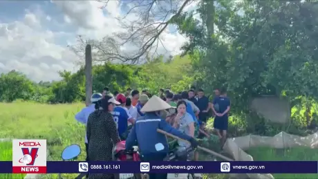 Lật thuyền trên sông Bưởi, 1 người mất tích