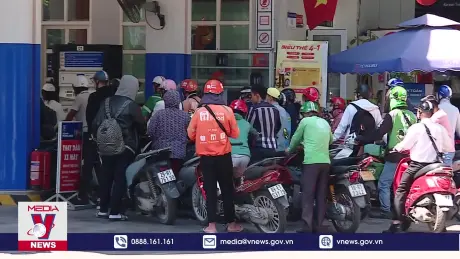 Giá xăng dầu cùng giảm nhẹ