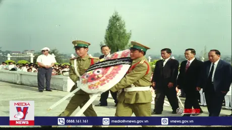 Phim tài liệu: Tổ quốc đón anh về