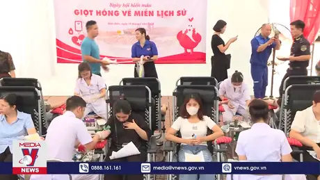 “Giọt hồng về miền lịch sử”