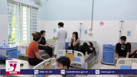 Hơn 60 công nhân Bình Phước nhập viện nghi ngộ độc sau bữa cơm trưa