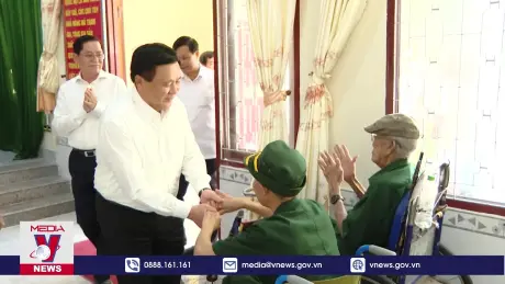 Thăm hỏi thương binh tại Trung tâm điều dưỡng Long Đất