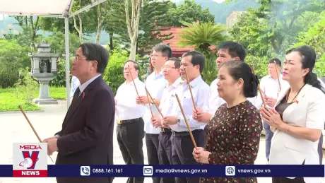 Phó Chủ tịch Quốc hội Nguyễn Đức Hải thăm, tặng quà gia đình chính sách