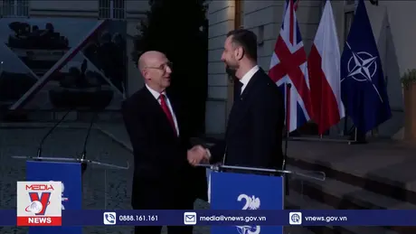 Tân Bộ trưởng Quốc phòng Anh thăm Ba Lan