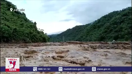 Bộ đội biên phòng Điện Biên giúp nhân dân khắc phục hậu quả lũ lụt