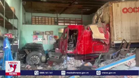 Xe container chạy quá tốc độ gây tai nạn khiến 3 người tử vong