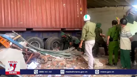 Thăm hỏi gia đình các nạn nhân vụ container lao vào nhà dân