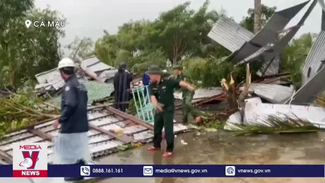 Mưa lớn kèm dông, lốc gây thiệt hại nhiều nhà dân ở Cà Mau