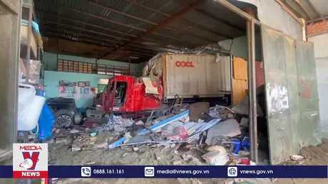 Đắk Nông tạm giữ tài xế xe container lao vào nhà dân