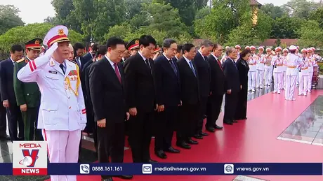 Lãnh đạo Đảng, Nhà nước tưởng niệm các Anh hùng liệt sỹ và vào Lăng viếng Chủ tịch Hồ Chí Minh