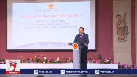 Trao Kỷ niệm chương 