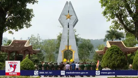 Đảng ủy, Bộ Tư lệnh Bộ đội Biên phòng dâng hương tưởng niệm các anh hùng, liệt sĩ Pò Hèn