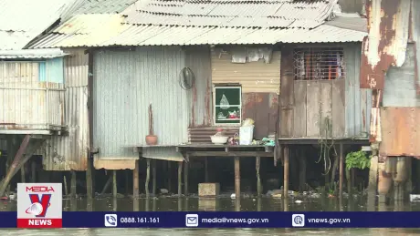 Sống thấp thỏm nơi nhà trên kênh rạch