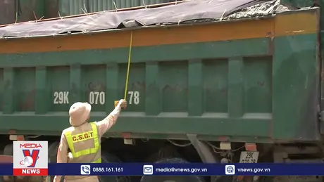 Vi phạm xe chở đất đá rơi vãi, gây mất ATGT
