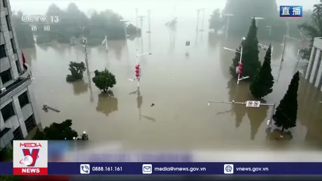 Trung Quốc ban hành cảnh báo cam về mưa bão