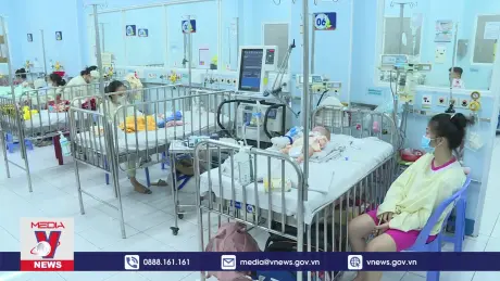 Nắng mưa thất thường, trẻ nhập viện gia tăng
