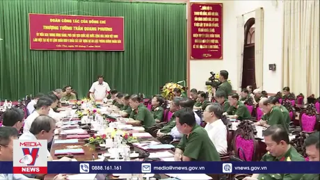 Phó Chủ tịch Quốc hội Trần Quang Phương làm việc với Quân khu 9