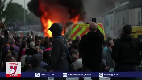 Gần 40 cảnh sát Anh bị thương trong vụ bạo lực tại Southport