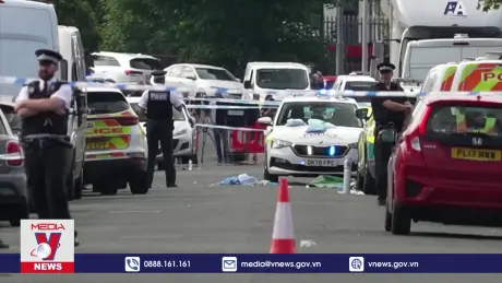 Bạo lực bùng phát sau vụ đâm dao ở Anh