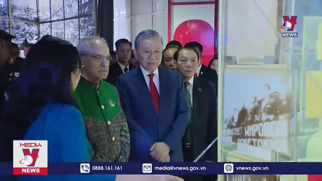 Chủ tịch nước và Tổng thống Timor Leste thăm bảo tàng Hồ Chí Minh