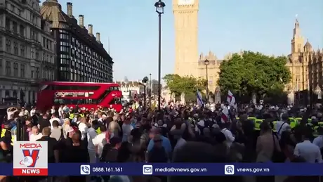 Anh bắt giữ hơn 100 người biểu tình