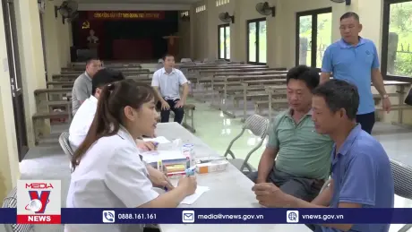 Khám, phát thuốc miễn phí cho nhân dân vùng bị ảnh hưởng mưa lũ