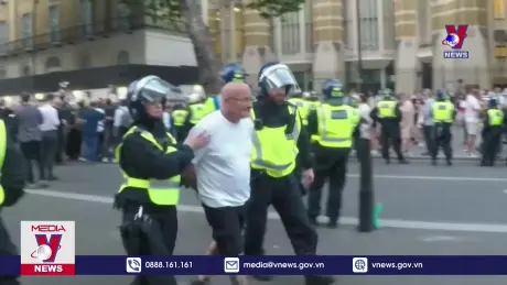 Thủ tướng Anh lên án biểu tình bạo lực