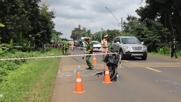 Xe bán tải gây tai nạn, ba người trong một gia đình tử vong