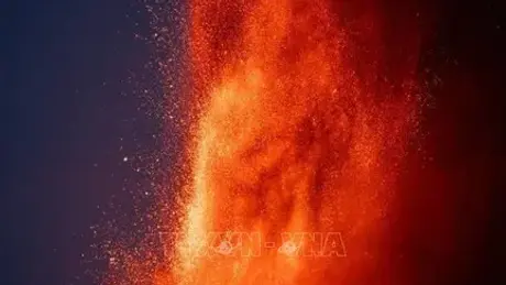 Italy: Sân bay ở Sicily giảm hoạt động vì núi lửa phun trào