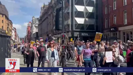 Làn sóng biểu tình bạo lực ở Anh vẫn tiếp diễn