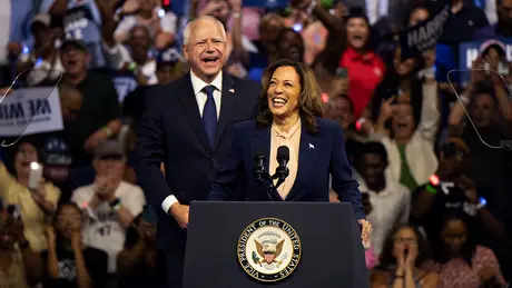 Bầu cử Mỹ 2024: Bộ đôi Kamala Harris-Tim Walz của đảng Dân chủ lần đầu cùng vận động tranh cử