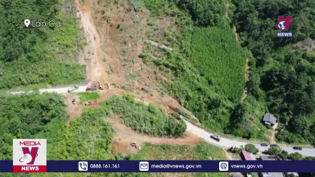 Sạt lở đất gây ách tắc nghiêm trọng trên Quốc lộ 279