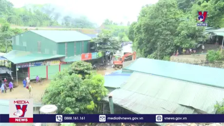 Sạt lở ở Điện Biên gây ách tắc Quốc lộ 12