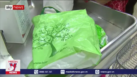 Phí đánh vào túi nilon phát huy tác dụng ở Anh