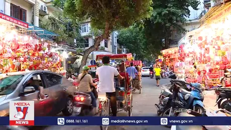 Phố cổ Hà Nội ‘thay áo’ đón Tết Trung thu