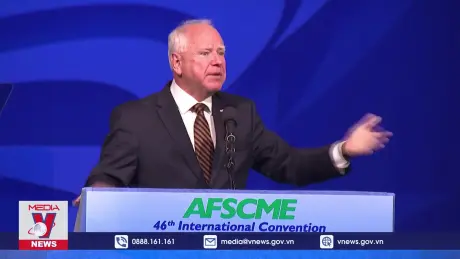 Ông Tim Walz lần đầu vận động tranh cử một mình