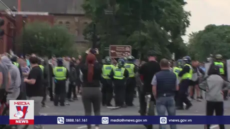 Anh bắt giữ hơn 1.000 người liên quan các vụ bạo loạn