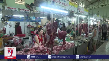 Hàng thịt vắng khách do ảnh hưởng dịch tả lợn Châu Phi