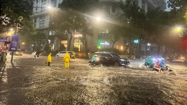 Thời tiết ngày 15/8: Mưa rào và dông rải rác; khả năng xảy ra lốc, sét và gió giật mạnh