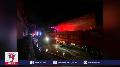 Khống chế vụ cháy lớn tại Công ty sản xuất giường tủ ở Bình Dương