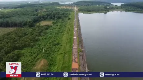 Người dân bức xúc vì đường giao thông xuống cấp nghiêm trọng