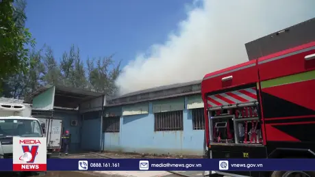 Cháy nhà xưởng trong khu công nghiệp