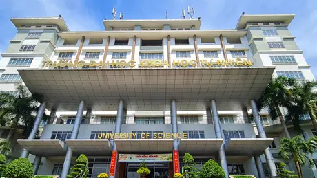 Tuyển sinh đại học 2024: Trường tăng điểm chuẩn, trường phải tuyển bổ sung