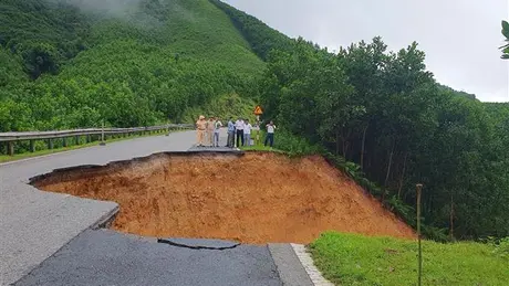Quảng Ninh: Khắc phục sạt lở trên tuyến Quốc lộ 18B​ 