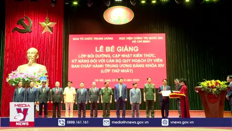 Bế giảng Lớp Bồi dưỡng đối với cán bộ Quy hoạch Ủy viên Trung ương khóa XIV