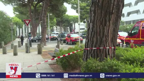 Nổ bên ngoài một giáo đường Do Thái ở Pháp